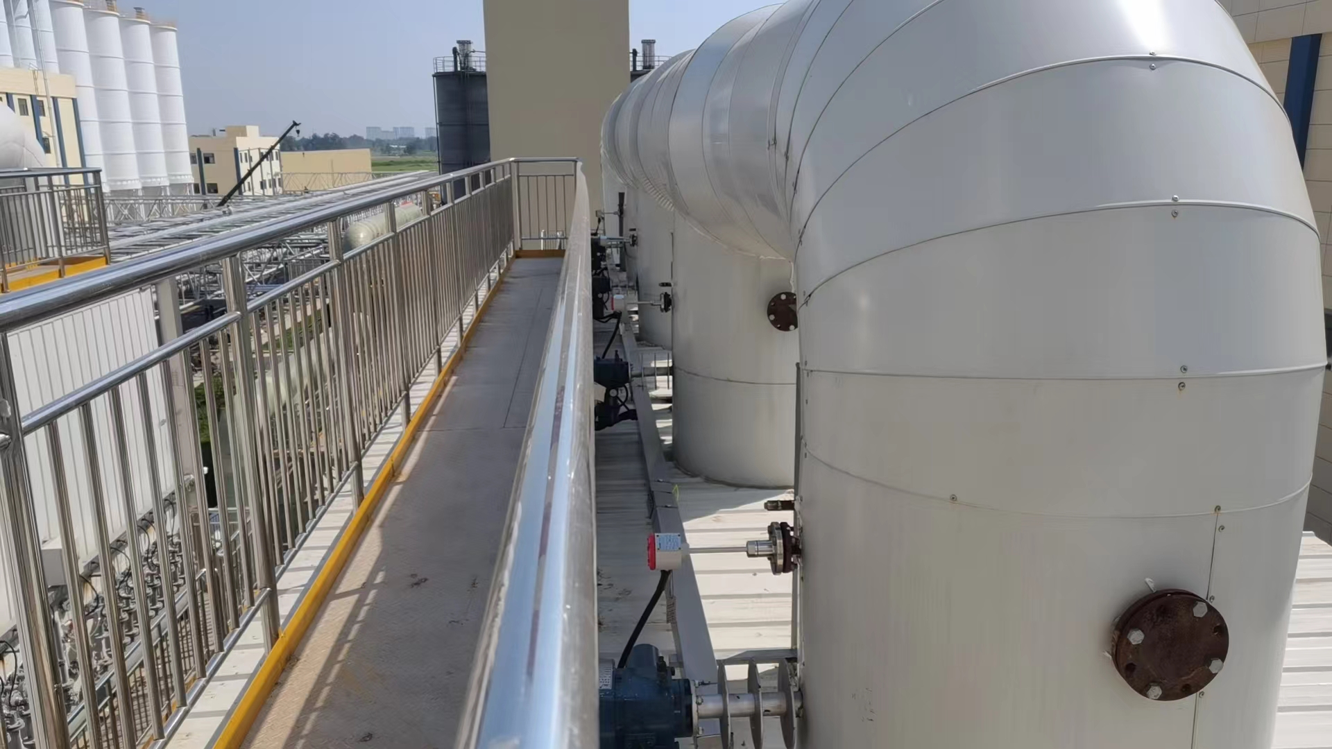 Temperature and Pressure Transmitter Case Images-2